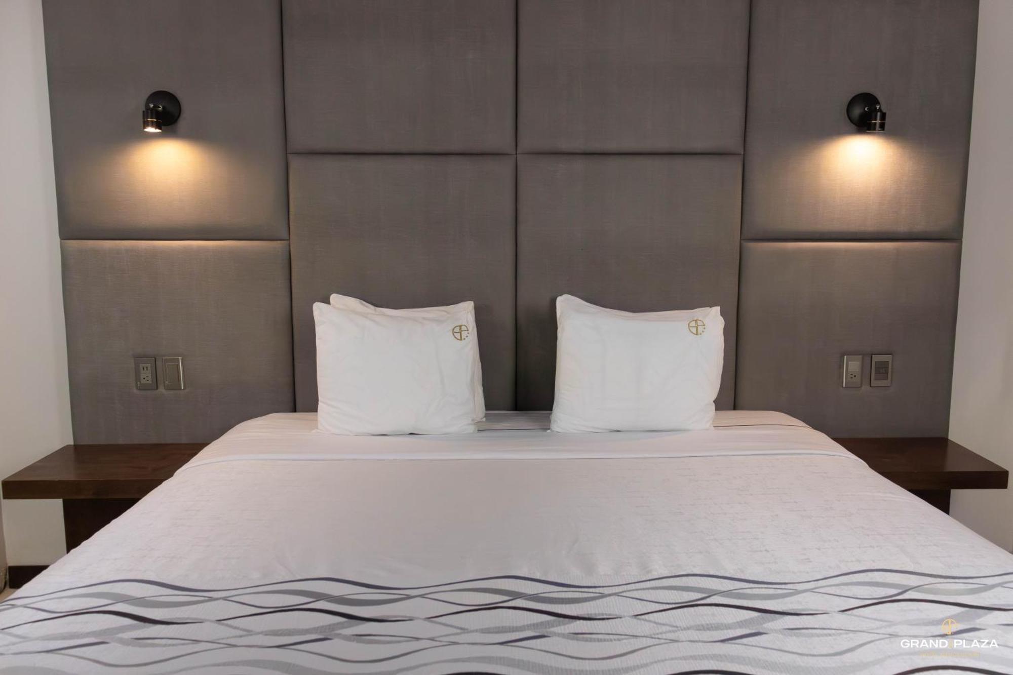 Hotel Grand One Plaza Тихуана Экстерьер фото